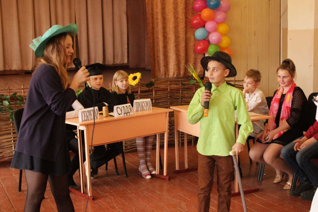 Проня Прокопівна і підсудний.JPG